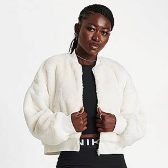 NWT Nike Oversized, 2-in-1 faux fur puffer with gloss finish on reverse side - Picture 8 of 16